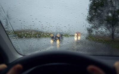 Come affrontare i temporali estivi: consigli di guida e preparazione dell’auto