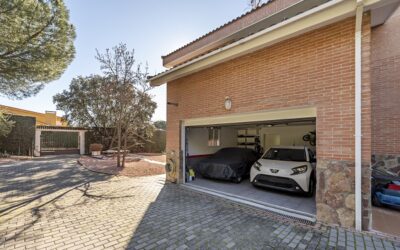 Auto ferma per settimane? Come proteggerla da batteria scarica e umidità